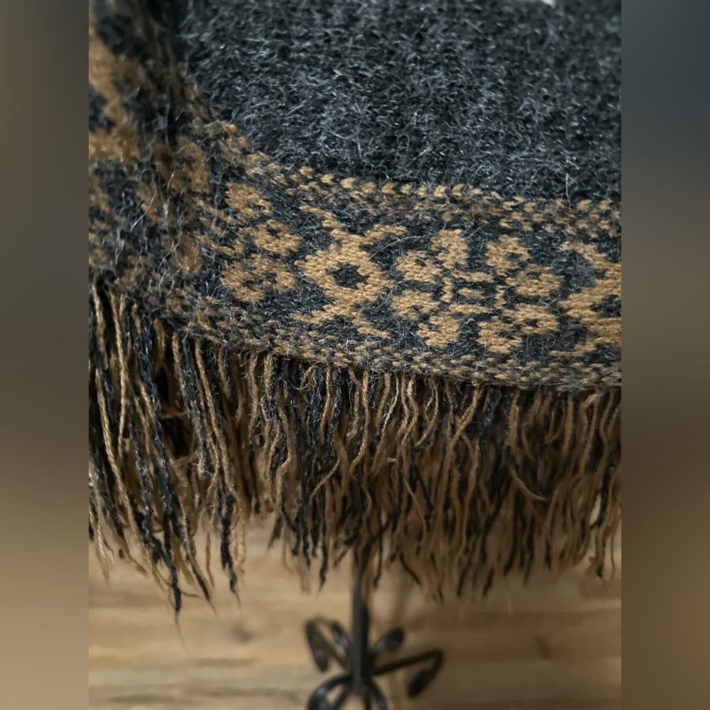Dreamers Knit Aztec Nordic Southwestern Fringed Poncho Sweater - Picture 4 of 8